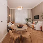 Διαμέρισμα Stylish New In With A/c *
