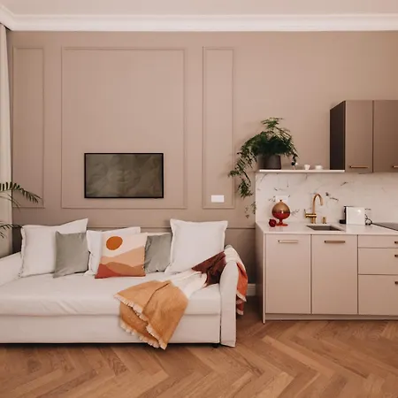 Stylish New In With A/c * Prague