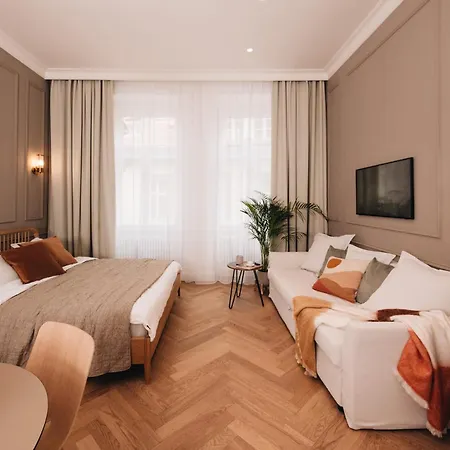 Stylish New In With A/c * Prague